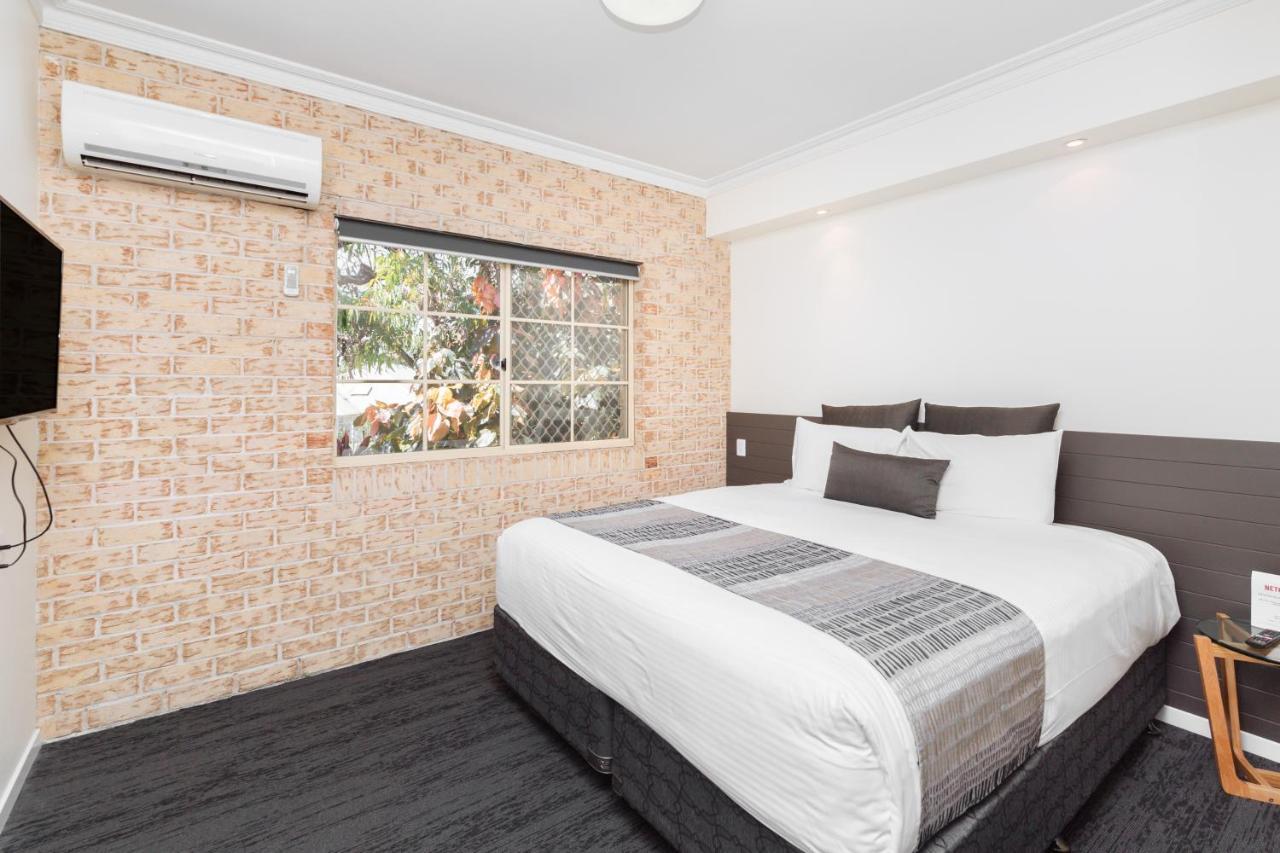 Coopers Colonial Motel 3*