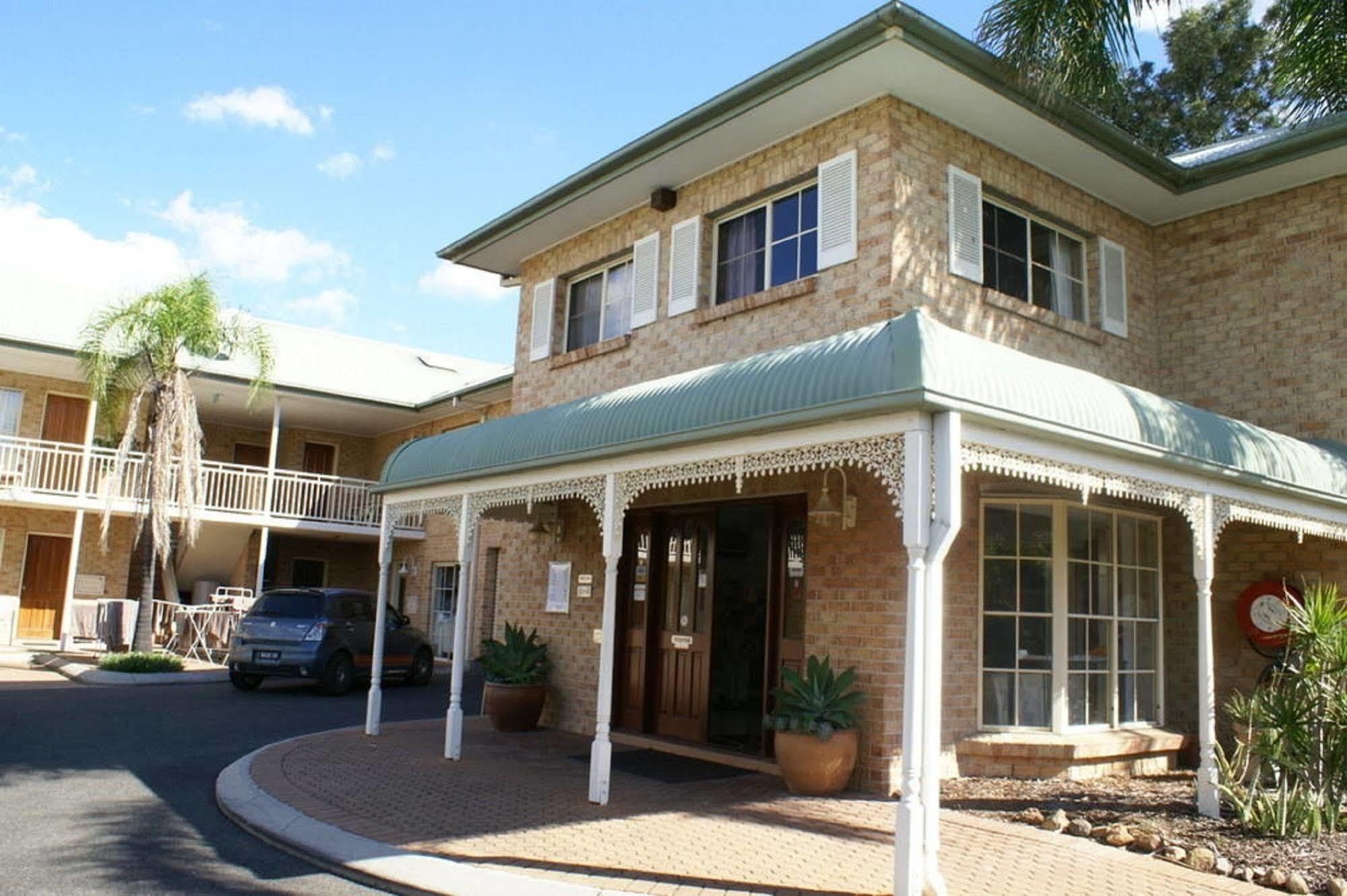 Coopers Colonial Motel 3*
